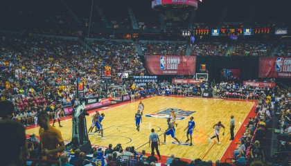 mk体育：NBA总决赛激战正酣 勇士队主场逆转凯尔特人夺赛点