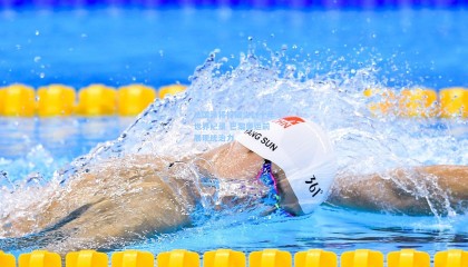 mk体育_法国泳将打破尘封十年世界纪录 巴黎奥运前展现统治力